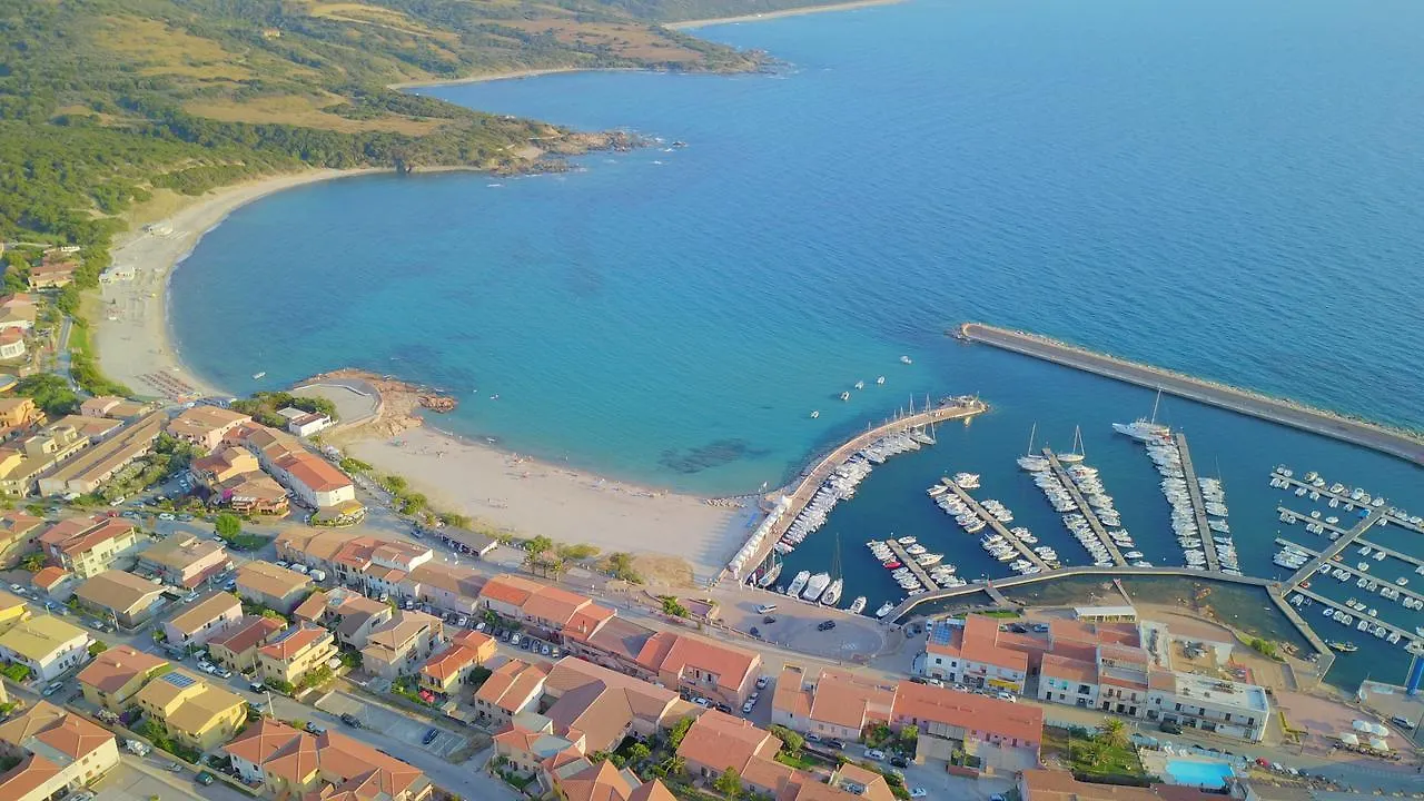 A.I.R. Isola Rossa Borgo Di Mare Aparthotel 2*,