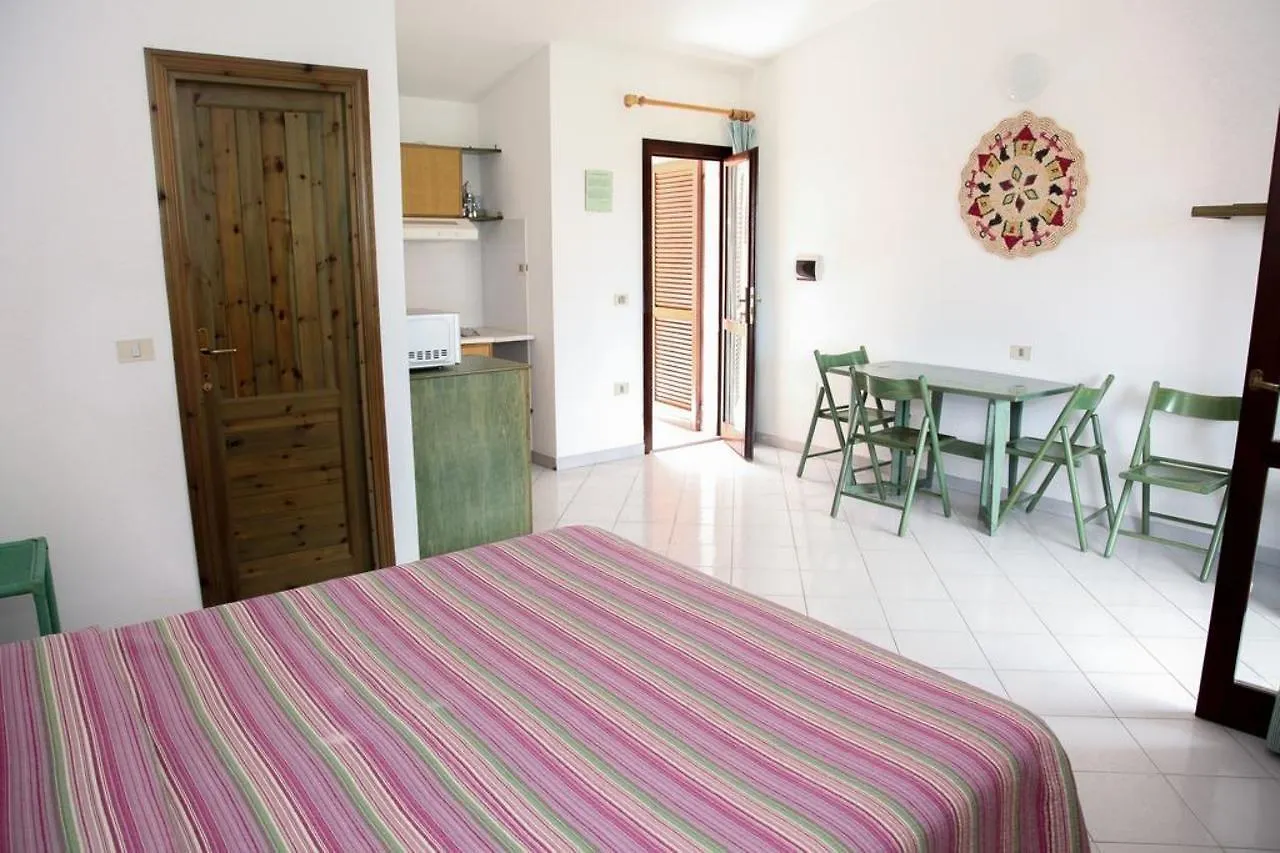 Aparthotel A.I.R. Isola Rossa Borgo Di Mare 2*,