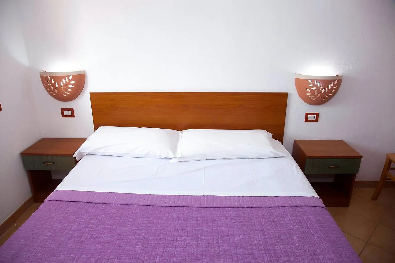 Aparthotel A.I.R. Isola Rossa Borgo Di Mare 2*,